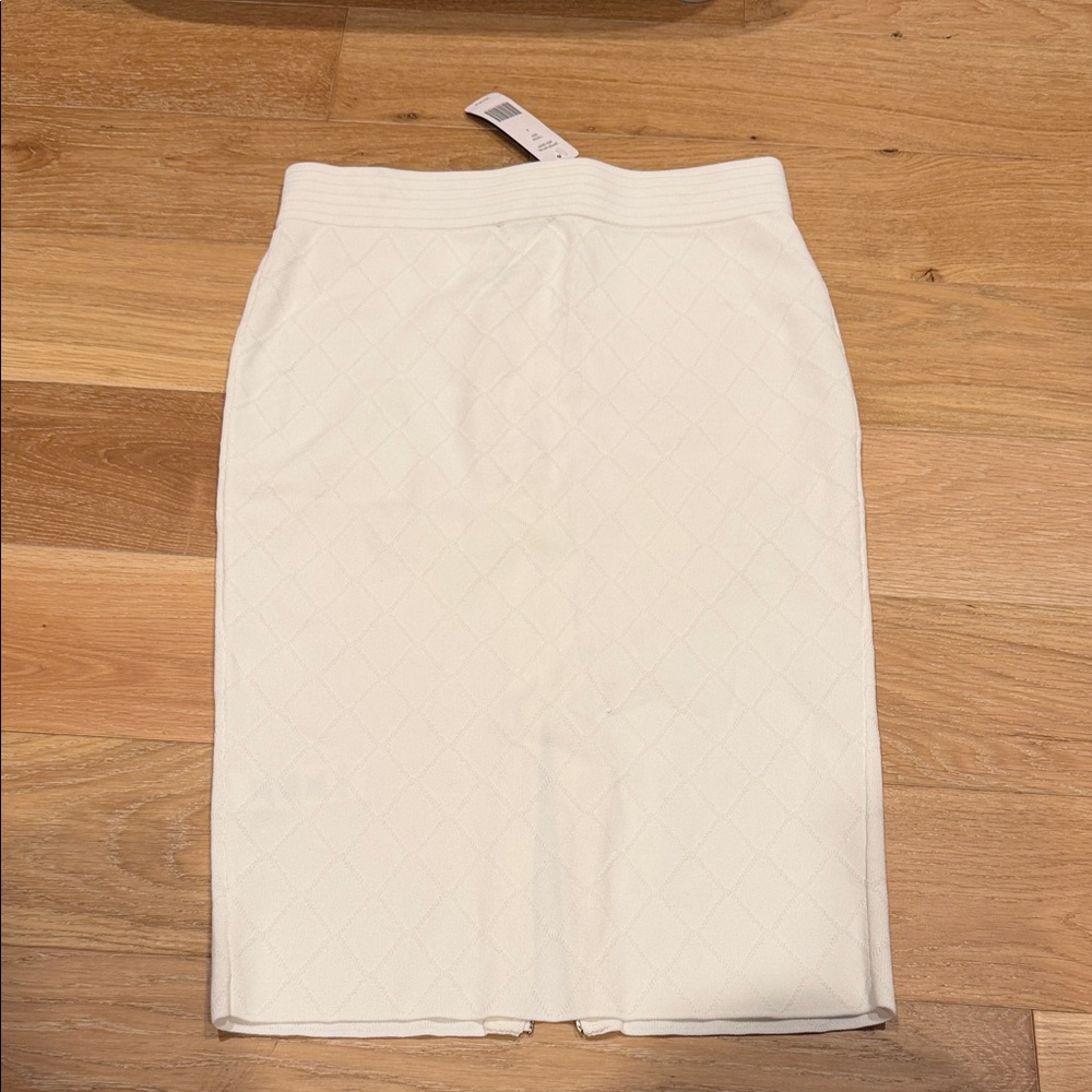 bebe White Quilted Pencil Skirt back zipper midi small‎ nwt